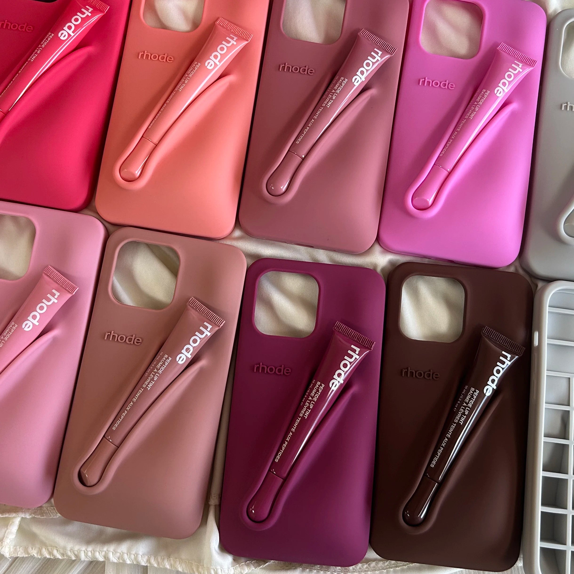 Autumn Edition New Rhode DIY Lipstick Lip Holder Soft Silicone Case for IPhone 16 15 14 13 12 11 Pro Max Plus Phone Stand Cover Autumn Edition New Rhode DIY Lipstick Lip Holder Soft Silicone Case for IPhone 16 15 14 13 12 11 Pro Max Plus Phone Stand Cover